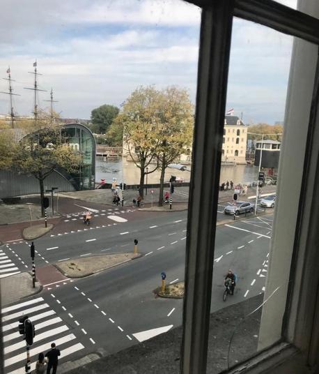 Afbeelding met lucht, buiten, venster, stad
                  Automatisch gegenereerde beschrijving